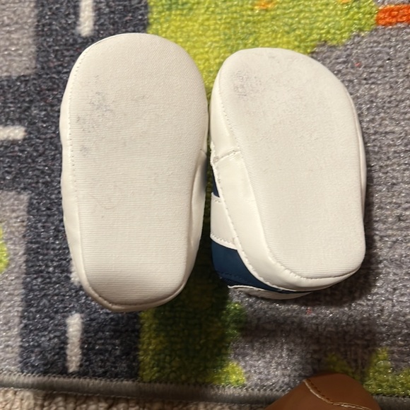 THREE pair of baby shoes, size 0-3 months EUC! Dinosaur, camouflage, blue! - Picture 3 of 7
